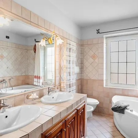 Pa'lux House -jacuzzi & Space- Apartment Olbia